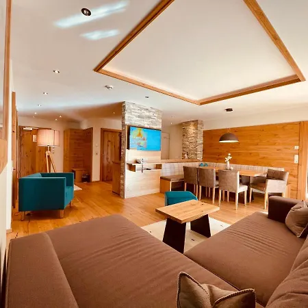 Biancas Luxury Close Ischgl & Pool Ganze Lägenhet *